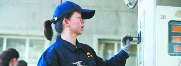烏魯木齊市5月起車(chē)輛加氣須“雙驗(yàn)證” 電子標(biāo)簽和藍(lán)天加氣卡缺一不可